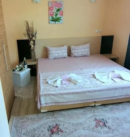 Rose & Water Къща за гости