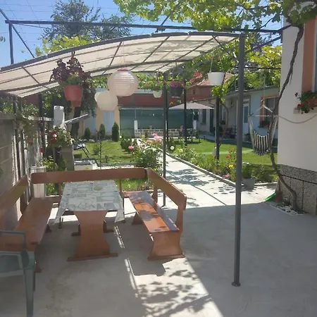 招待所 Rose & Water