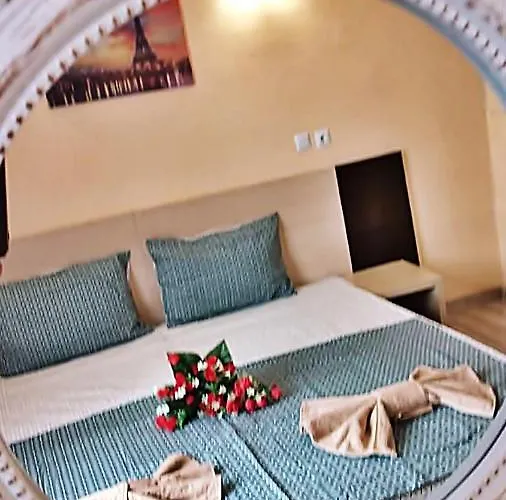 Rose & Water 帕维尔巴尼亚