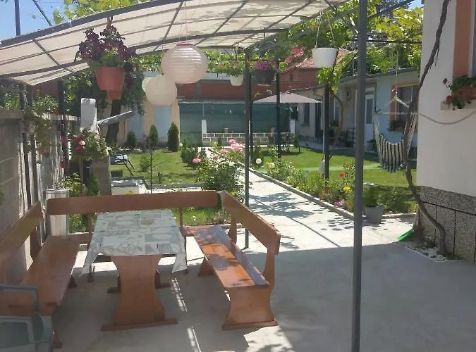 招待所 Rose & Water